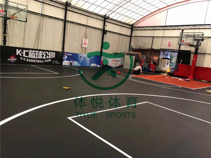 KC籃球公園金沙江路籃球場施工和迪卡儂總部網(wǎng)球場施工-上海體悅體育